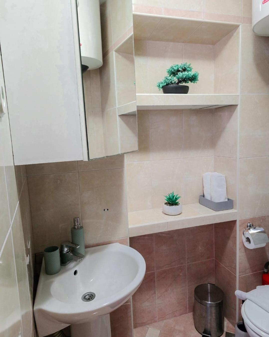 Private Bedroom With Bathroom บาชกาโวดา ภายนอก รูปภาพ
