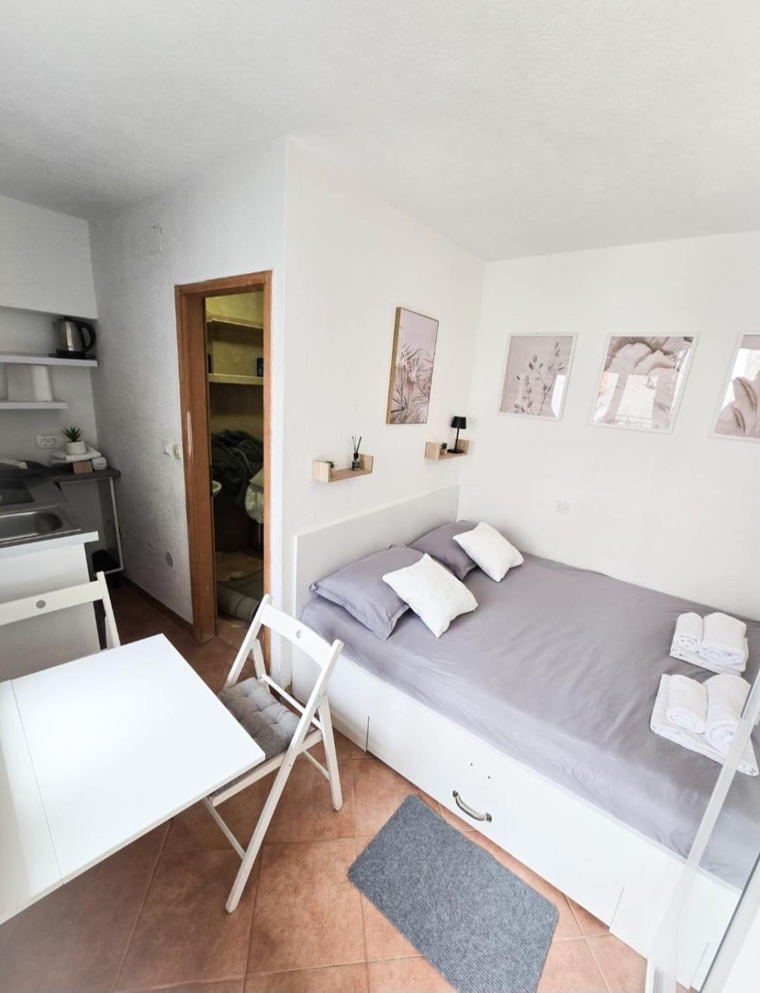 Private Bedroom With Bathroom บาชกาโวดา ภายนอก รูปภาพ